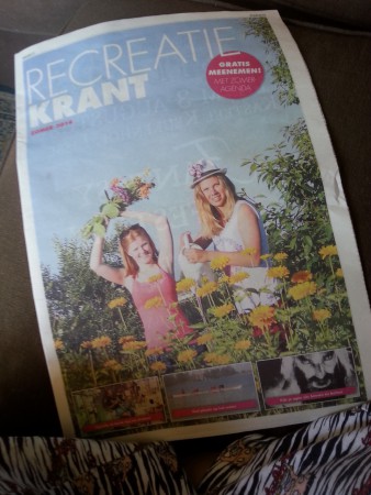 Geweldig, Gwen en Imke op de voorpagina van de recreatiekrant